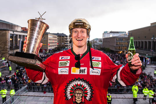 David Printz jublar med Le Mat-pokalen