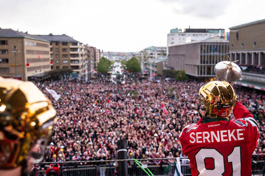 Ryan Lasch jublar med Le Mat-pokalen