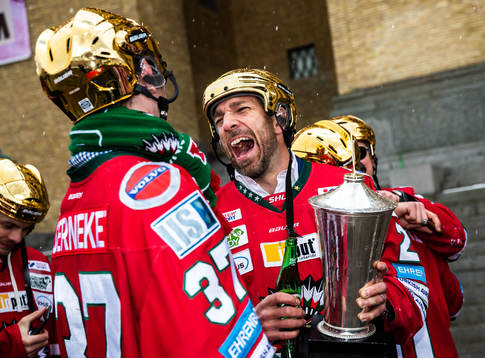 Målvakt Johan Gustafsson och Joel Lundqvist