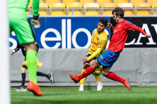 Elfsborgs Eduart Iljazi och Helsingborgs Karl Holmer