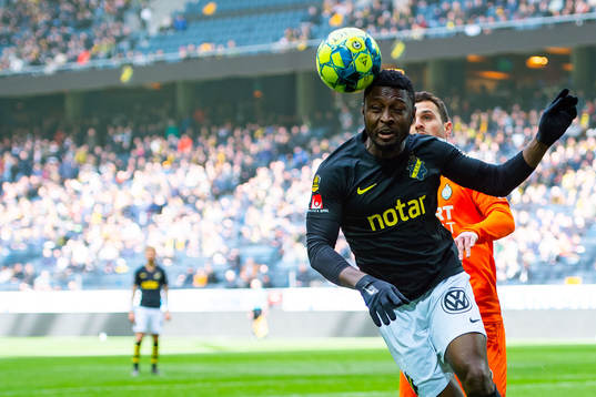 s Chinedu Ogbuke Obasi och AFC Eskilstunas Kadir Hodzic