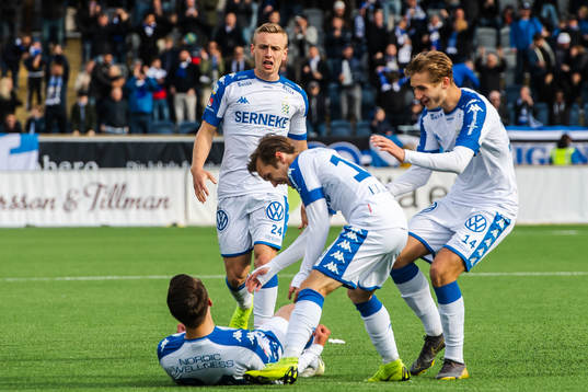 IFK Göteborgs Måns Saebbö, Benjamin Nygren och Patrik Karlsson Lagemyr jublar efter 2-2
