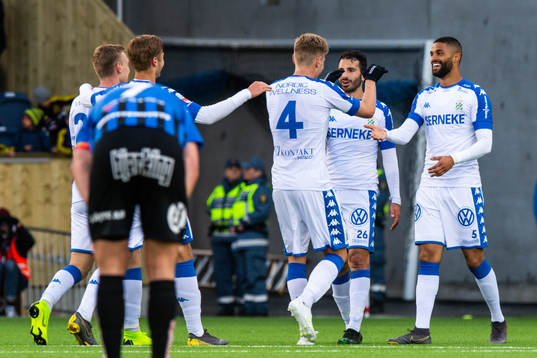 IFK Göteborgs Carl Starfelt, André Calisir och Kristopher Da Graca jublar