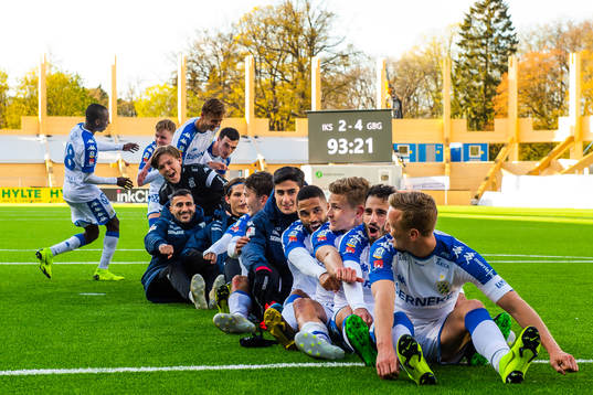 IFK Göteborgs spelare jublar efterfotbollsmatchen i