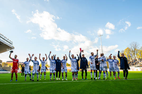 IFK Göteborgs spelare jublar efterfotbollsmatchen i