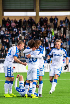 IFK Göteborgs Måns Saebbö jublar med Sebastian Ohlsson, Patrik Karlsson Lagemyr, Benjamin Nygren och Carl Starfelt  efter 2-2-