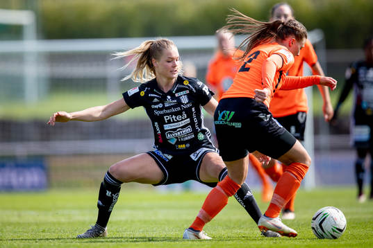 Piteås Nina Jakobsson mot Kungsbackas Emilia Hjertberg