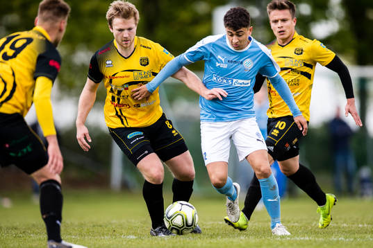   Gnosjös Oscar Johansson och Råås Ahmad Abed
