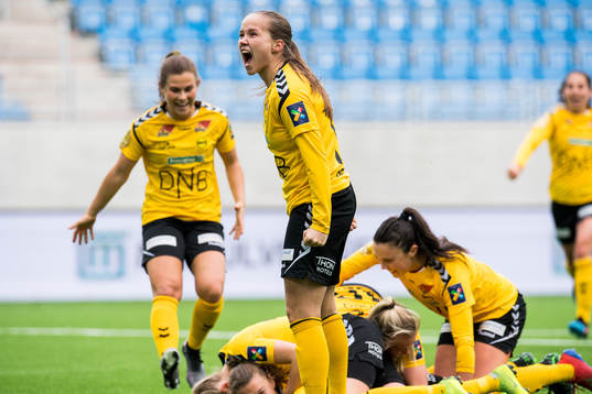 Guro Reiten of LSK Kvinner celebrates after the 2-1 goal