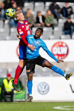 Östers Filip Örnblom och Halmstads Sadat Karim