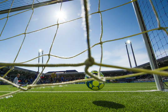 Häckens Alexander Jeremejeff skjuter 1-0 bakom Sundsvalls