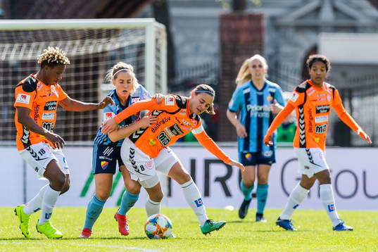 Djurgårdens Irma Helin  och Kristianstads Alice Nilsson