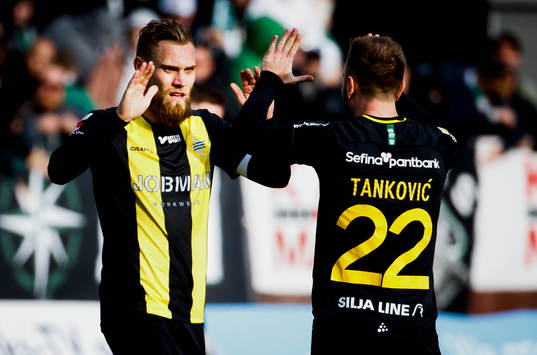 Hammarbys David Fällman jublar efter 0-1 med Muamer Tankovic