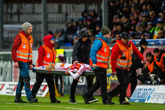 Simen Søraunet Wangberg of Tromsø and Simo Valakari, head