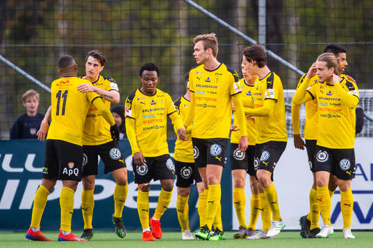 Frejs José Vitor dos Santos Silva jublar med lagkamrater efter 1-1