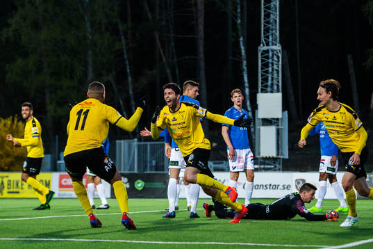 Frejs Luca Gerbino Polo jublar efter 3-2