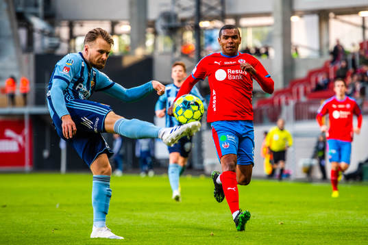 Djurgårdens Jacob Une Larsson och Helsingborgs Wanderson