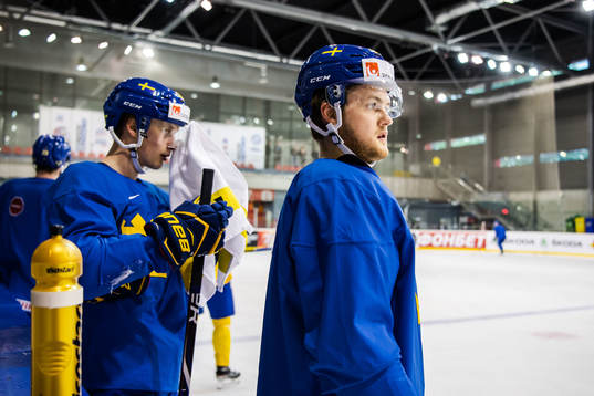 Elias Pettersson and William Nylander of Sweden at a