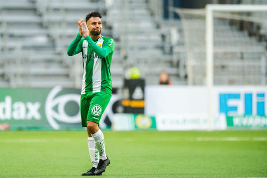 Hammarbys Imad Khalili tackar publiken