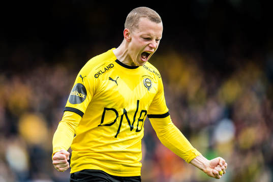 Daniel Gustavsson of Lillestrøm celebrates after 1-0