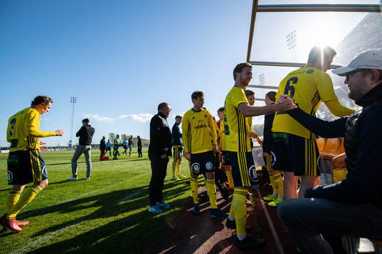 Ängelholms spelare jublar