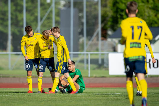 Ängelholms spelare jublar efter 3-0 målet