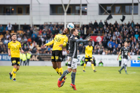 Alex Dyer of Lillestrøm and Mike Jensen of Rosenborg