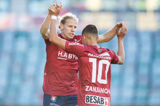 Örgrytes Gustav Ludwigson och Fredrik Zanjanchi jublar efter 1-1