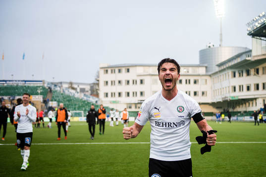 Örebros Nordin Gerzic jublar