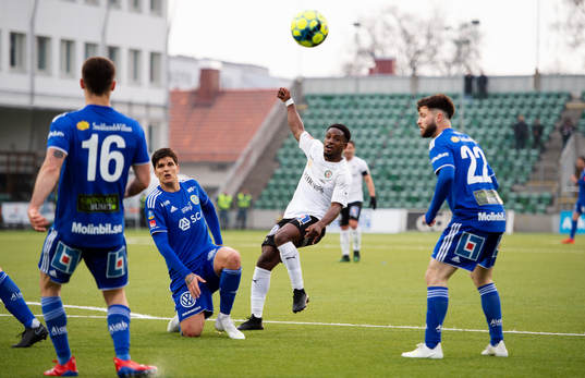 Örebros Kevin Wright och Sundsvalls David Batanero och