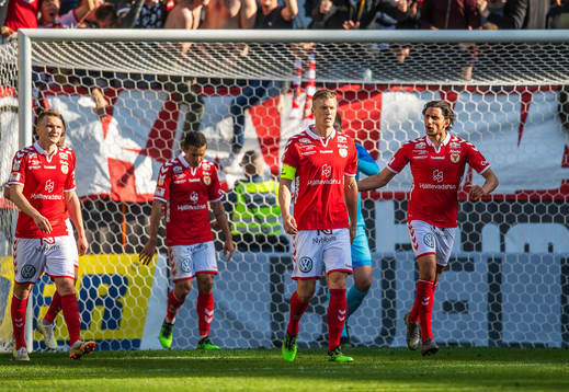 Kalmars Viktor Elm jublar efter 1-0 målet