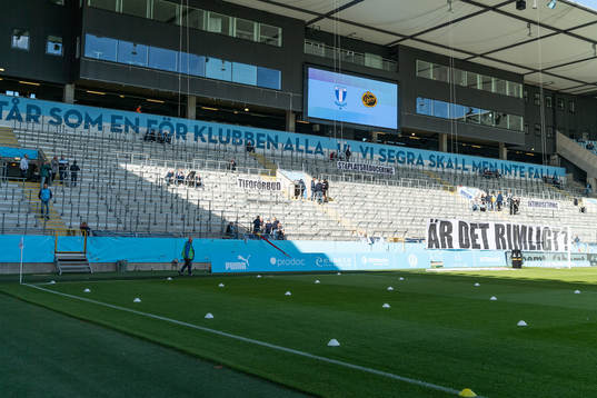 Banderoll på Malmö FFs supportrarnas läktare