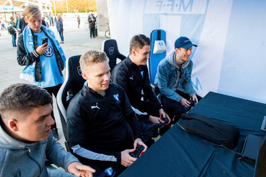 Malmö FFs e-sport spelare David Eidhammer och Zackarias