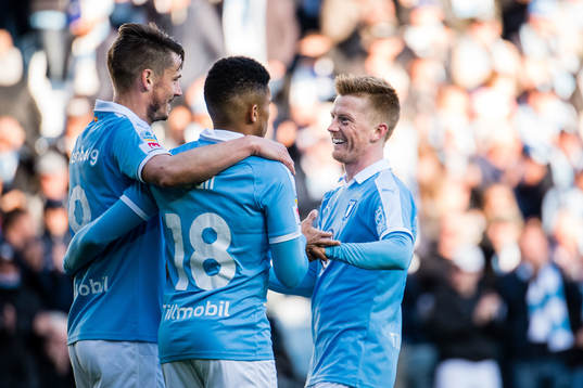 Malmö FFs Markus Rosenberg jublar med Romain Gall och Anders Christiansen efter 4-1