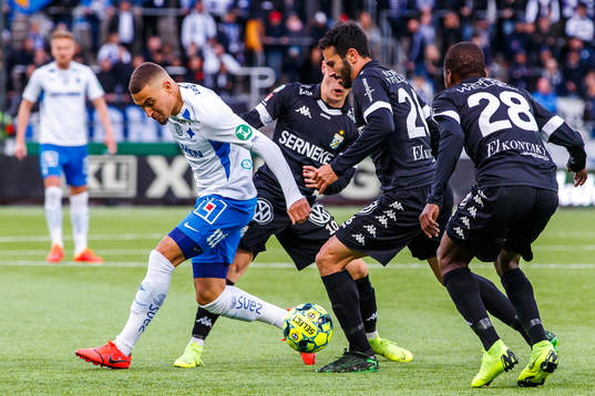 IFK Norrköpings Jordan Larsson i en kamp mot Patrik