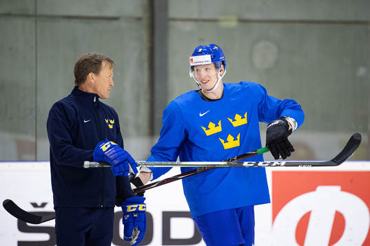 Assistant coach Johan Garpenlöv and John Klingberg of