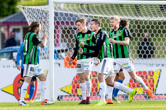 GAIS spelare jublar efter 0-1 av Marcus Bergholtz