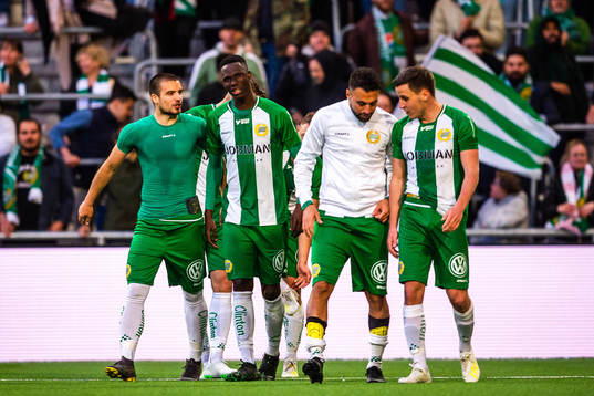Hammarbys Vladimir Rodic , Kossounou Odilon   , Imad Khalili och Jeppe Andersen jublar