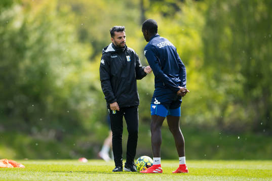 Tränare Poya Asbaghi