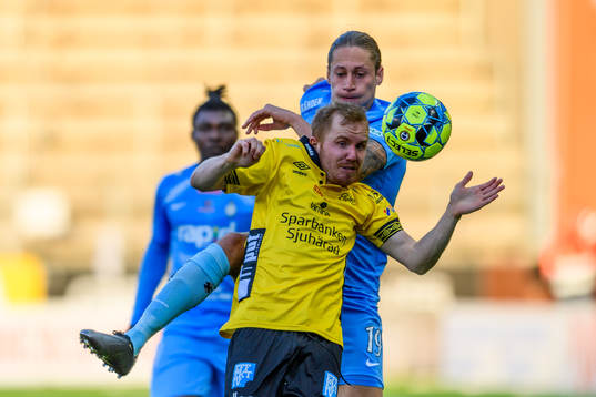 Elfsborgs Simon Lundevall och AFC Eskilstunas Felix Michel