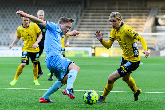 Elfsborgs Pawel Cibicki och AFC Eskilstunas Gustav Jarl