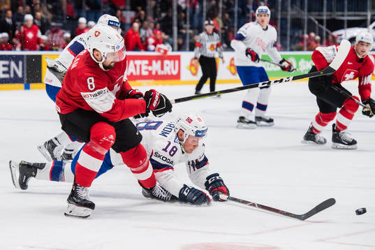 Vincent Praplan of Switzerland and Tobias Lindström of