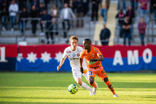 Örgrytes Jakob Lindström och Varbergs Nahom Girmai Netabay