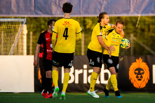 Frejs Amadeus Sögaard och Melvin Fritzhell efter 1-1