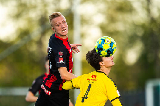 Frejs Hjalmar Ekdal och Brommapojkarnas Isac Lidberg