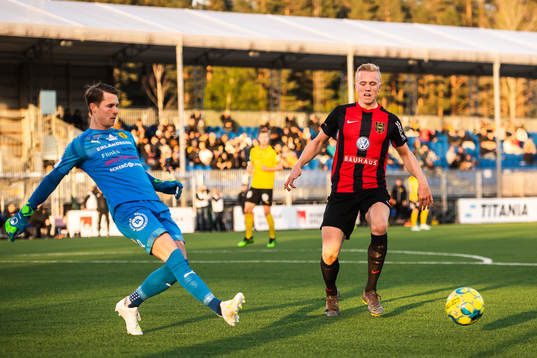 Frejs målvakt Jonas Olsson och Brommapojkarnas Isac Lidberg