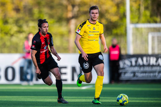 Frejs Marcus Degerlund och Brommapojkarnas Philip Hellquist