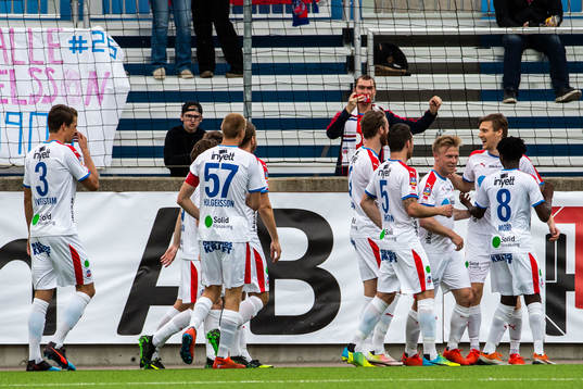 Helsingborgs Andri Bjarnason jublar med lagkamrater