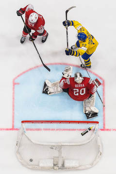 Patric Hörnqvist of Sweden celebrates