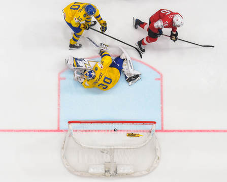 Joel Genazzi of Switzerland scores 2-2 behind Alexander